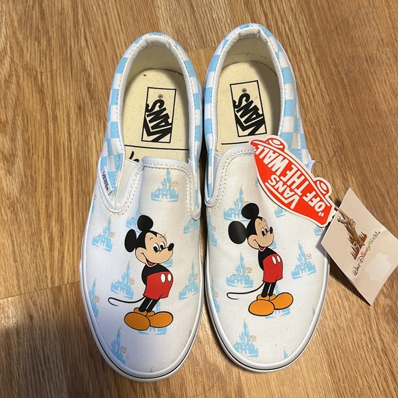Vans x Disney Vans for World 50th anniversary - Picture 2 of 3